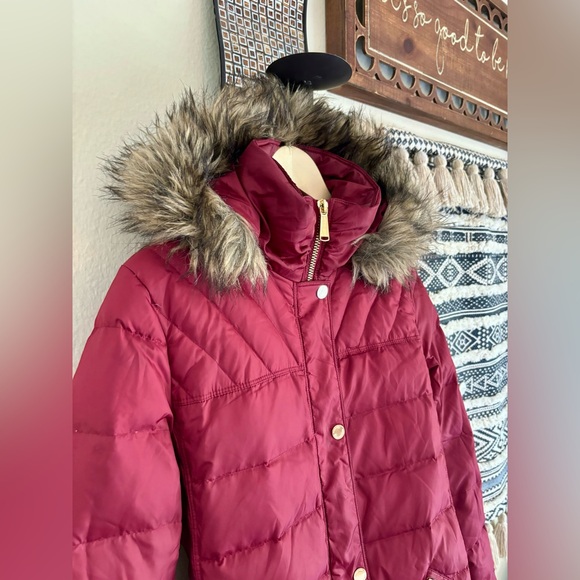 MK down parka very stylish and functional for colder weather - Picture 8 of 10